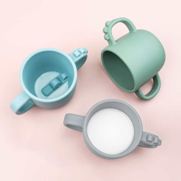 Done by Deer Peekaboo šoljica s 2 ručke - Croco Blue - Image 6