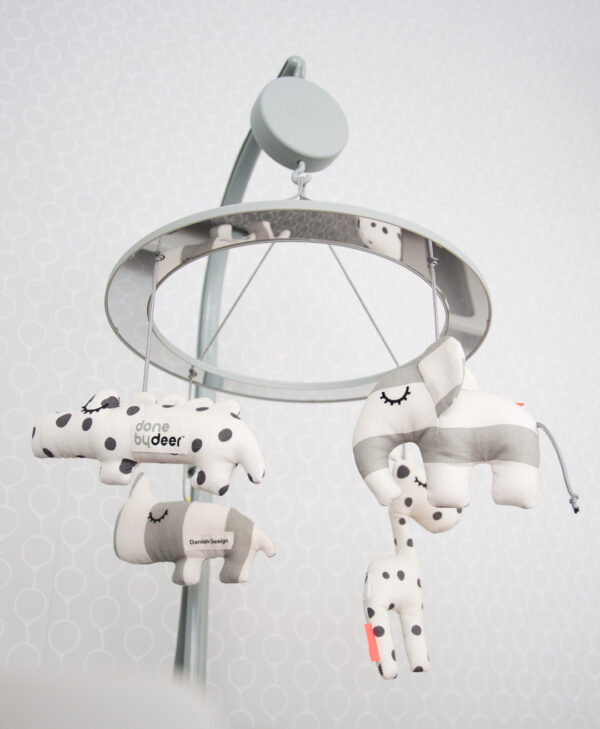 mobile-mirror_close-up Done by Deer Muzički vrtuljak / mobile - Sleepy Grey - Image 3