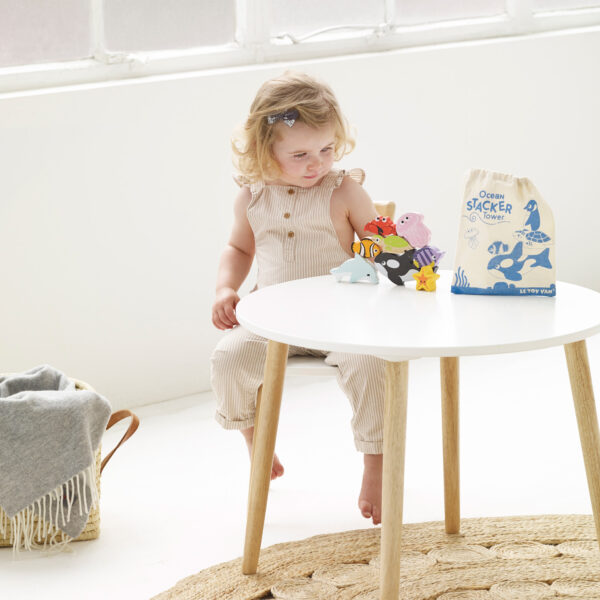 PL139-ocean-stacker-girl-sitting-stacking-wooden-under-water-animals Le Toy Van Drvene životinjice za slaganje - Ocean - Image 5