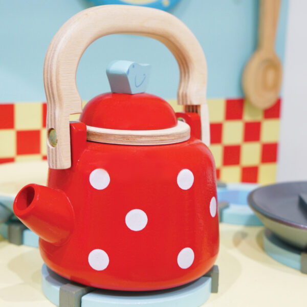 TV312-Dotty-Kettle-Red-Blue-Oven Le Toy Van Drveni čajnik Dotty - Image 3