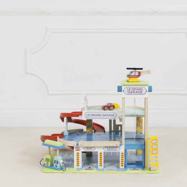 TV439-wooden-garage-with-ramps-a-car-andhelicopter Le Toy Van Drvena velika garaža – Le Grand Garage - Image 3