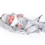 Antonio Juan lutka Reborn Pipo sivi šal 42cm