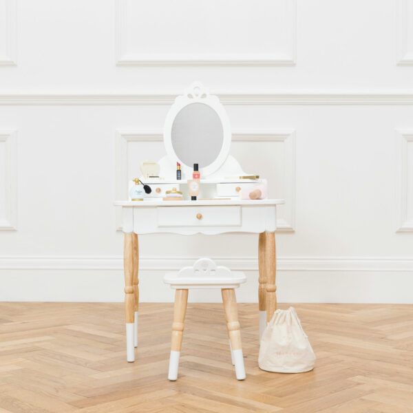 TV607-vanity-pamper-table-with-beauty-bag-and-stool Le Toy Van Vintage stolić za uređivanje - Vanity - Image 8
