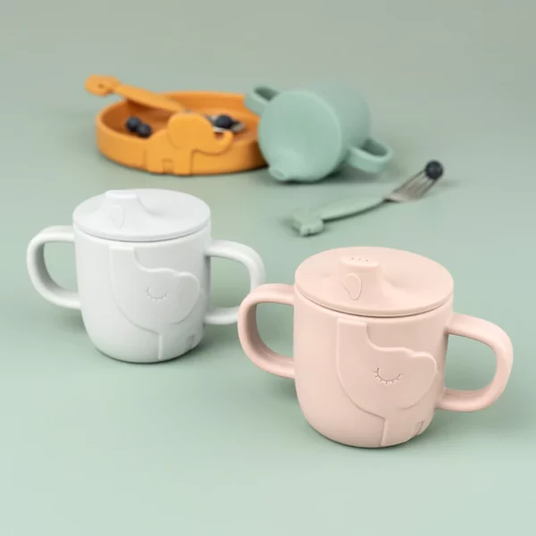 Peekaboo-spout-cup-Elphee-Powder-6-LS_800x Done by Deer Peekaboo 2u1 kljunašica i čaša - Elphee Grey - Image 4