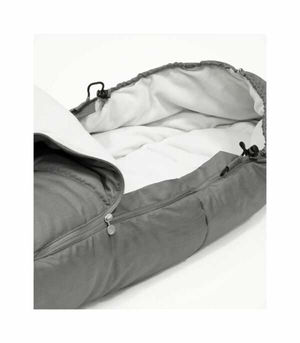 Xplory_X_FootMuff_ModernGrey_CLOSE_220610_5357_eCom Stokke Xplory X Zimska vreća Modern Grey - Image 4