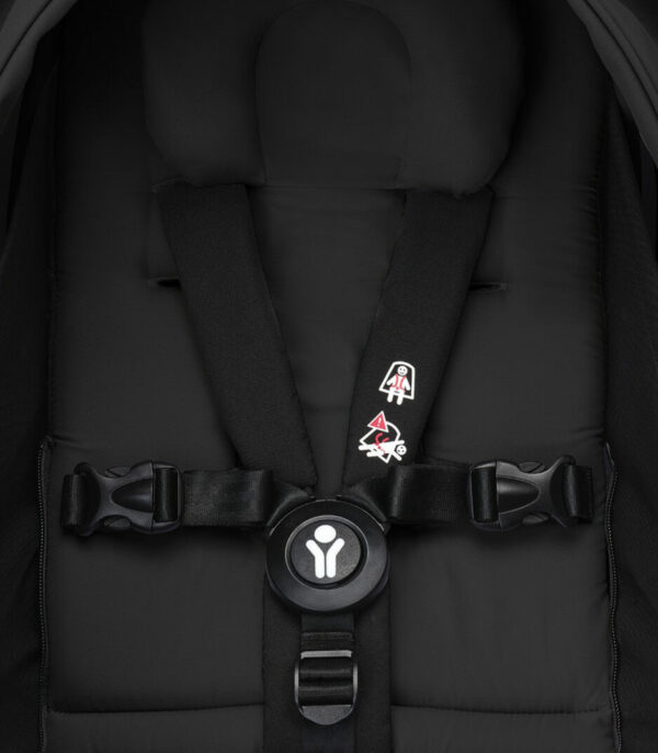 YOYO3_PLUS_Black_Harness_Close-up_0598 Stokke YOYO 0+ Sklopiva košara - Black - Image 4