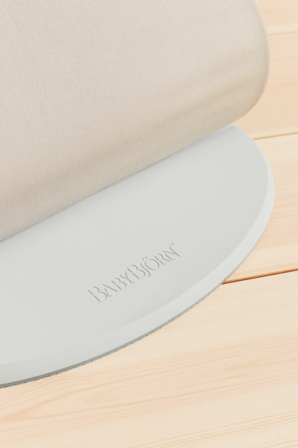 us-bouncer-bliss-light-beige-3d-jersey-pp-babybjorn-07 BabyBjörn Ležaljka za bebe Bliss - 3D Jersey, Light Beige - Image 8