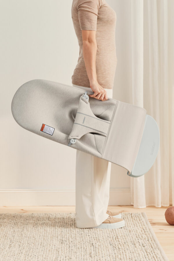 us-bouncer-bliss-light-beige-3d-jersey-pp-babybjorn-09 BabyBjörn Ležaljka za bebe Bliss - 3D Jersey, Light Beige - Image 10