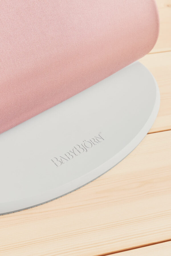 us-bouncer-bliss-light-pink-3d-jersey-pp-babybjorn-07 BabyBjörn Ležaljka za bebe Bliss - 3D Jersey, Light Pink - Image 9