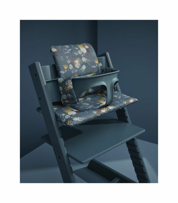 TrippTrappBS_FjordBlue_ClCu_IntoTheDeep_211126-002_p_eCom Stokke Tripp Trapp Jastuk za hranilicu - Classic Cushion Into the Deep - Image 4