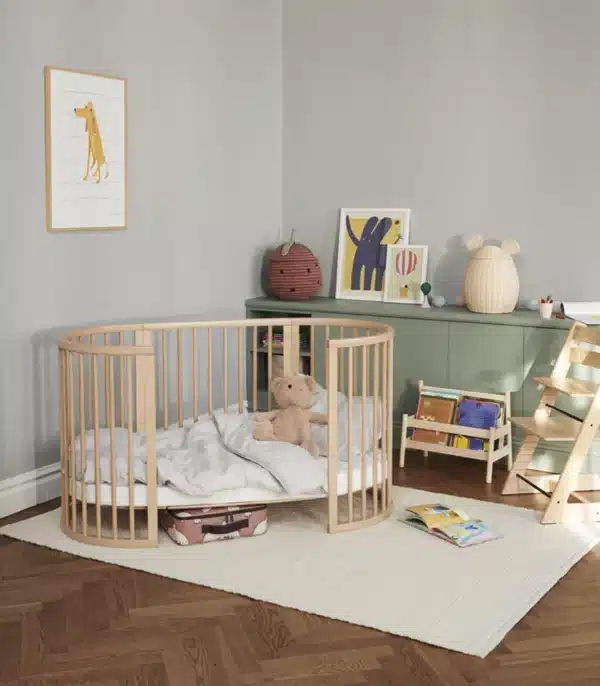 SleepiBed-Dresser-Natural_TrippTrapp_220419_0056_EDGE_eCom Stokke Sleepi Krevetić Mini V3 - Natural - Image 8