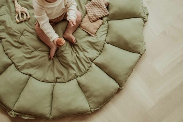 PlayandGo_organic_babymat_Bloom_meadow_green_detail Play&Go 3u1 Bloom podloga za igru i gnijezdo za bebe - Meadow Green - Image 10