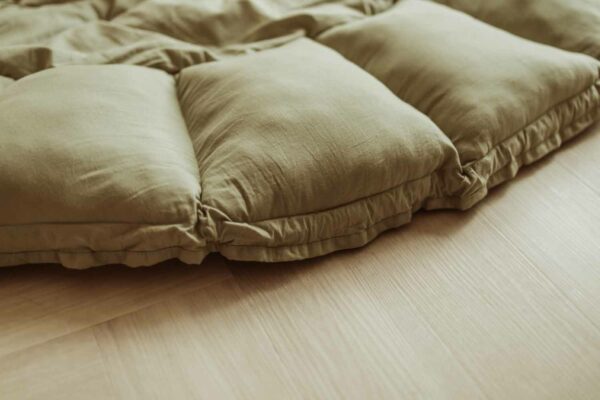 PlayandGo_organic_babymat_Bloom_meadow_green_detail_picture_edge Play&Go 3u1 Bloom podloga za igru i gnijezdo za bebe - Meadow Green - Image 9