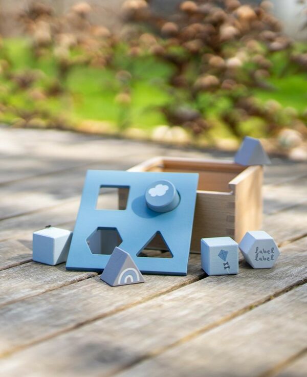 label-label-shape-sorting-box-bleu (1) Label Label Drvena kutija za sortiranje oblika - Blue - Image 2