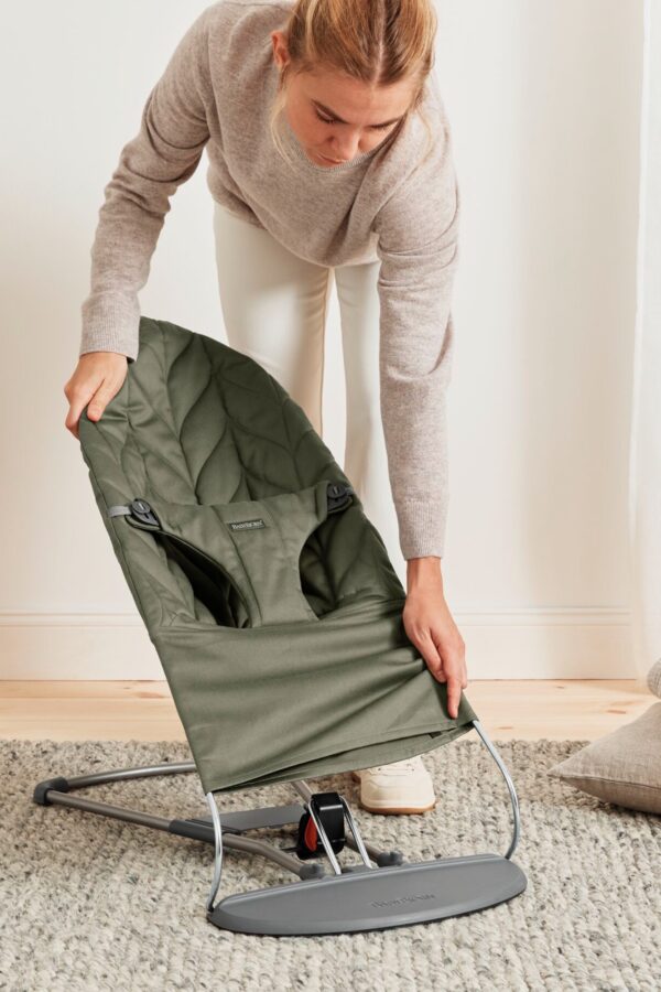 BabyBjörn Ležaljka za bebe Bliss - Petal quilt, Dark Green, Woven - Image 5