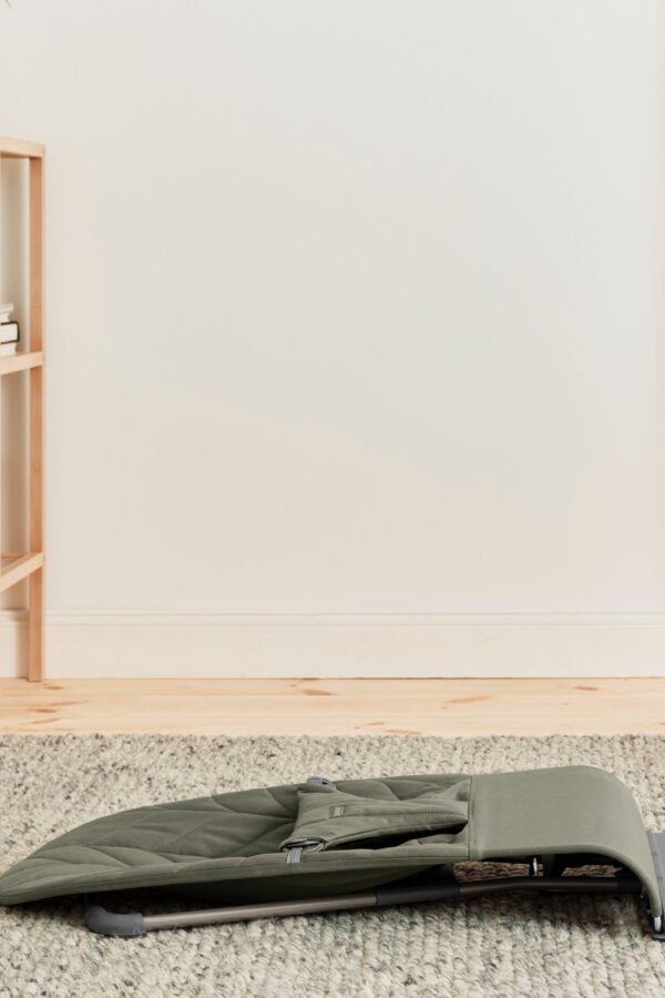 BabyBjörn Ležaljka za bebe Bliss - Petal quilt, Dark Green, Woven - Image 7