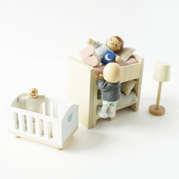 P053-my-doll-family-boy-climbing-bunkbed Le Toy Van Moja porodica lutaka - Image 15
