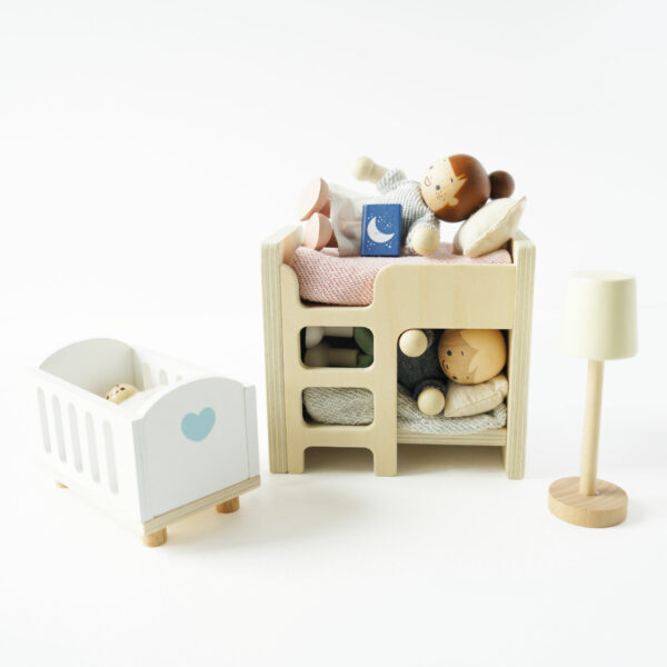 P053-my-doll-family-children-in-bedroom Le Toy Van Moja porodica lutaka - Image 14