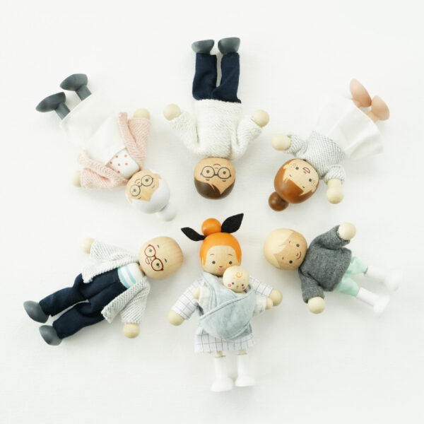 P053-my-doll-family-laying-in-a-circle Le Toy Van Moja porodica lutaka - Image 2