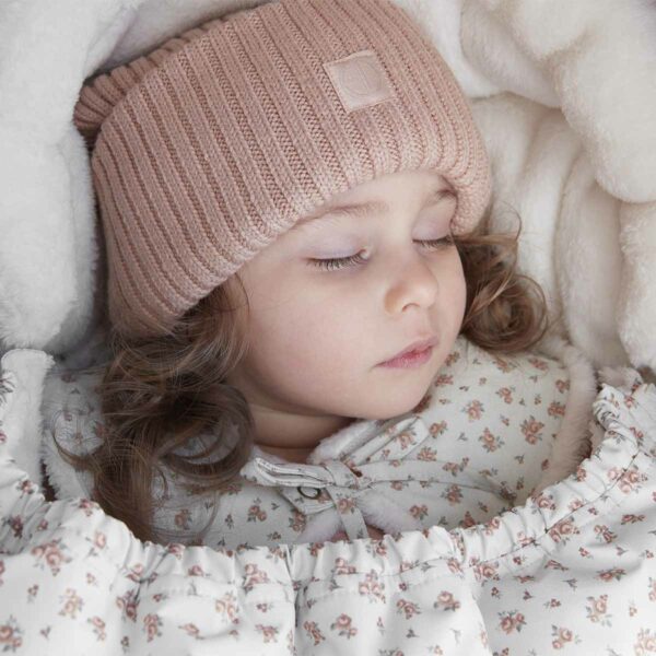 AW22-Winter-on-the-Prairie-Classic-Footmuff-Autumn-Rose-Wool-Beanie-Blushing-Pink-LP Elodie Zimska vreća za kolica - Autumn Rose - Image 3