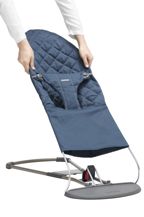 babybjorn-fabric-seat-for-bouncer-bliss-midnight-blue-cotton-001-1 BabyBjörn Dodatna navlaka za ležaljku - Midnight Blue Woven, Classic quilt - Image 2