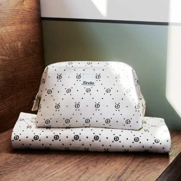 zip_go-pearl-velvet-blanket-AW19-elodie-details-lifestyle_1000px Elodie Details Toaletna torbica - Zip&Go Monogram - Image 2