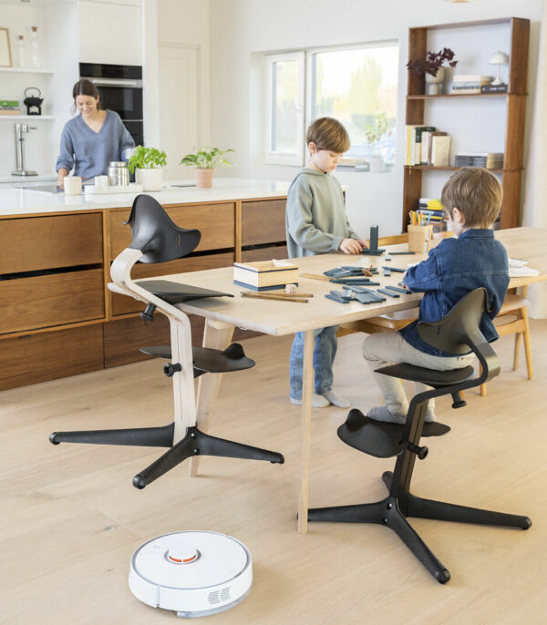 Nomi_Vacuuming_230214-6941_eCom Stokke Nomi Dječija stolica - Black Black - Image 2