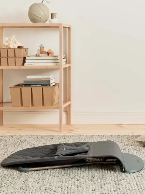 BJ00622609 BabyBjörn Ležaljka za bebe Bliss - Petal quilt, Anthracite, Woven - Image 9