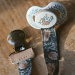 Elodie Details vezica za cuclu/dudu Pimpernel- Elodie x Morris & Co - Image 4