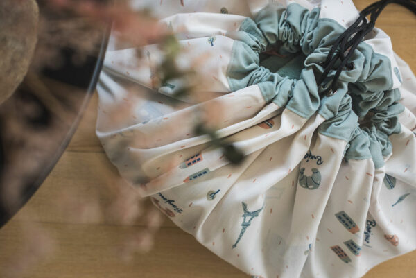 2021-07-28Play&Go(c)SilvieBonne-165 Play&Go 2u1 Podloga za igru i vreća za igračke – Paris Map - Image 11