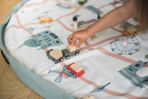 2021-07-28Play&Go(c)SilvieBonne-4 Play&Go 2u1 Podloga za igru i vreća za igračke – Paris Map - Image 27