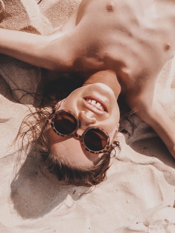 IMG_8304_1 Mrs Ertha Dječije sunčane naočale (2-10 god.) - Savanna - Image 2