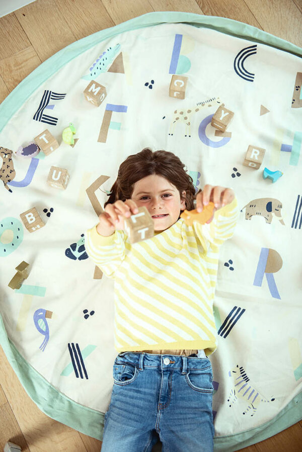 P&G_LIFESTYLE_2020_1080 px36 Play&Go 2u1 Podloga za igru i vreća za igračke – Animal Alphabet - Image 12