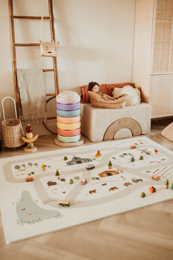 PlanandGo_EEVAA_farm_puzzlemat_lots_of_toys_in_kidsroom Play&Go 3u1 EEVAA dvostrana podloga za igru – Farma (120x180cm) - Image 10
