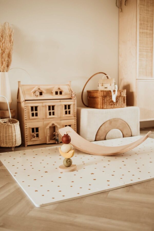 PlayandGo_EEVAA_treehouse_puzzlemat_wooden_swing_board_victorian_playhouse_wooden_basket Play&Go 3u1 EEVAA dvostrana podloga za igru – Kućica na drvetu/Zvjezdice (120x180cm) - Image 21