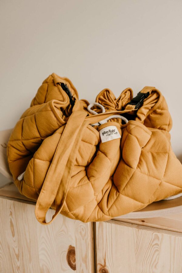 Playandgo_organic_collection_toystorage_bag_detail_mustard_chai_tea_closed Play&Go 3u1 Soft Organic - Mustard Chai Tea - podloga za igru - Image 14