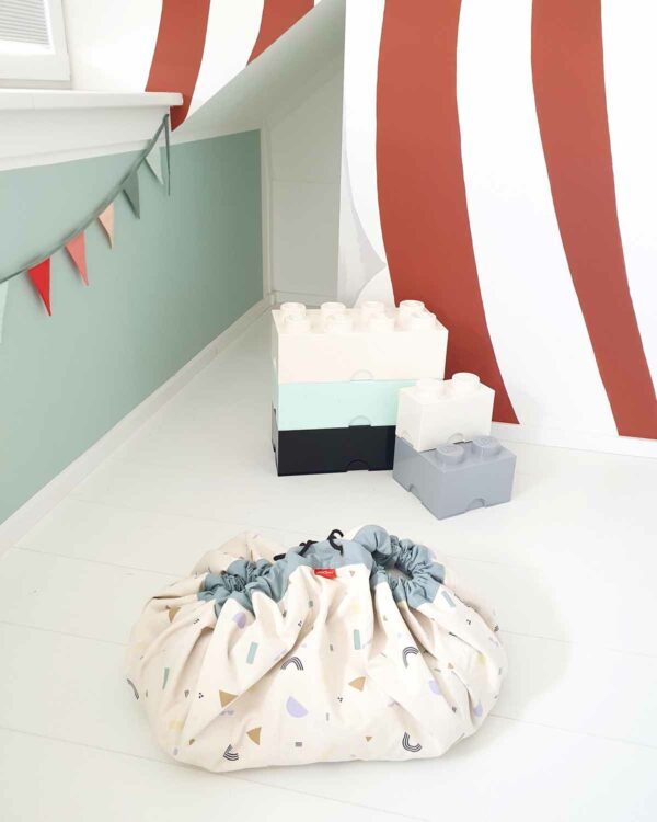 Playandgo_toys_storage_bag_animal_alphabet_flags_cubes_aquarel_colors_floor_closed Play&Go 2u1 Podloga za igru i vreća za igračke – Animal Alphabet - Image 24