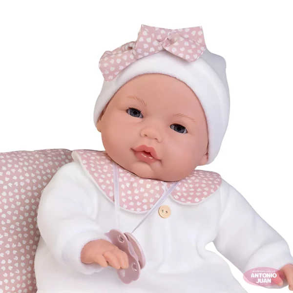 bimba-lagrimitas-en-su-camita-14363munecas-antonio-juan14363-356514 Antonio Juan lutka BIMBA s jastukom ukrаšenim pomponima 37cm - Image 4