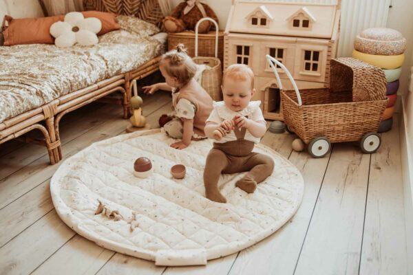 playandgo_organic_soft_babymat_moon_open_on_floor_children_playing_in_kidsroom_stroller_bed Play&Go 3u1 Soft Organic - Moon - podloga za igru - Image 6