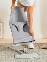 BabyBjörn Dodatna navlaka za ležaljku – Petal quilt, Light gray, Woven - Image 2