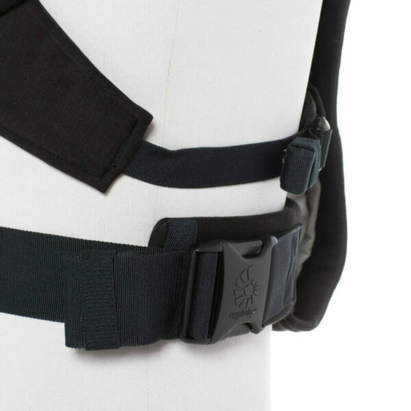 Embrace_PureBlackPureBlackonForm__BCEMABLK_8-800x800 Ergobaby Embrace nosiljka Pure Black - Image 19