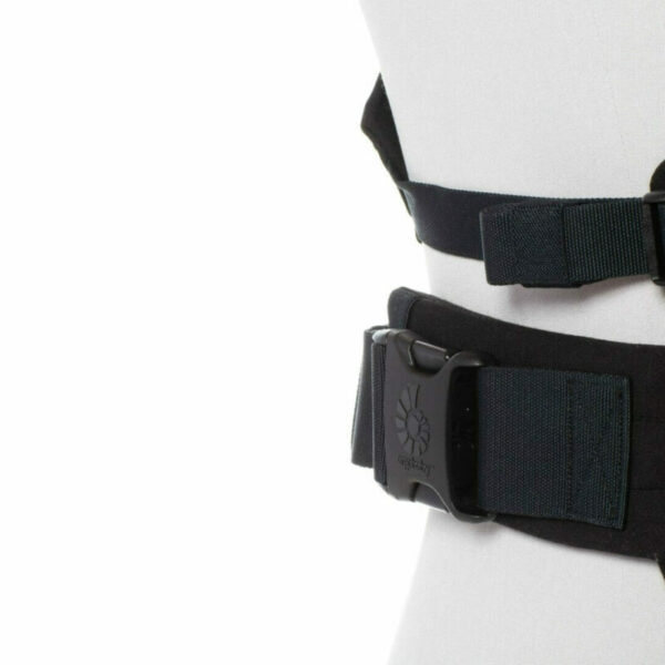 Embrace_PureBlackonForm__BCEMABLK_5-800x800 Ergobaby Embrace nosiljka Pure Black - Image 15