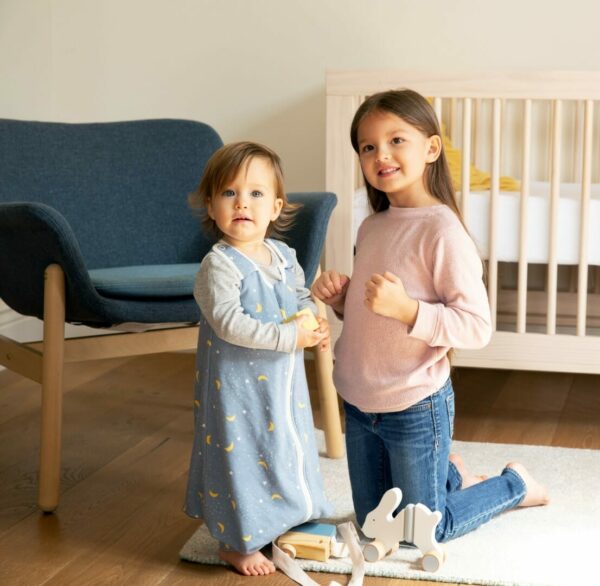 ON-THE-MOVE-SLEEP-BAG_STELLAR_SLBMDSTELL1_SLBMDSTELL25_SLBLGSTELL1_SLBLGSTELL25_4-Large Ergobaby vreća za spavanje s nogavicama Stellar (6-18/M) TOG 2,5 - Image 4