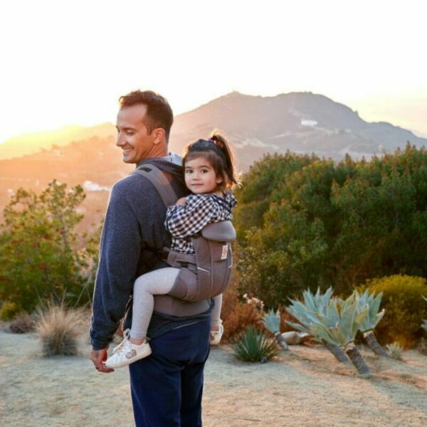 OmniBreeze_Graphite_Grey_BCZ360PGRAPH_0013-2700x4050-4430809-800x800 Ergobaby Omni Breeze nosiljka Graphite Grey - Image 2