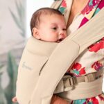 Ergobaby Embrace Soft Air Mesh nosiljka Cream - Image 2