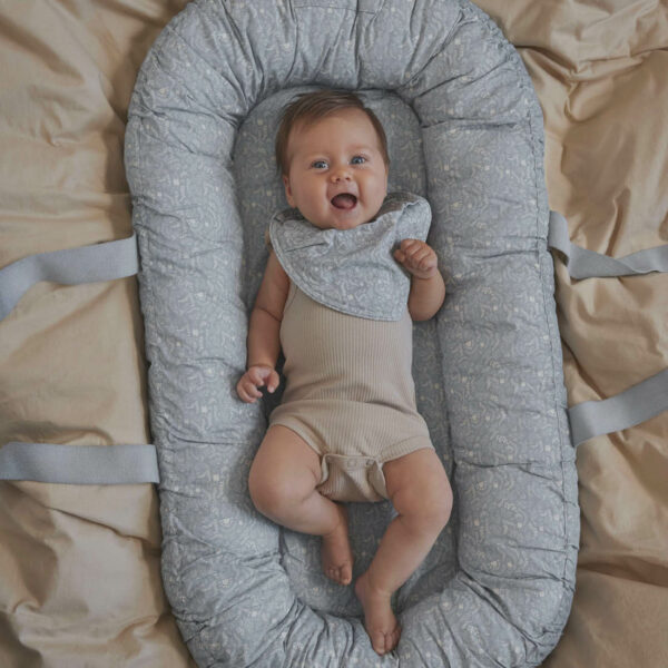 SS23-The-Nesting-Collection-Baby-Nest-Monkey-Sunrise-LP-3 Elodie Gnijezdo za bebe – Monkey Sunrise - Image 4