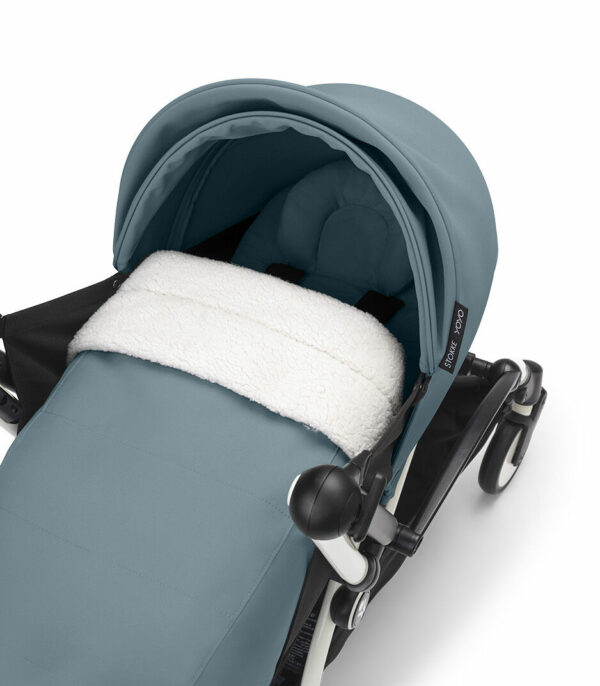YOYO3_0PLUS_Aqua_WhiteFrame_Headrest detail_3-4_0415 Stokke YOYO 0+ Sklopiva košara - Aqua - Image 3