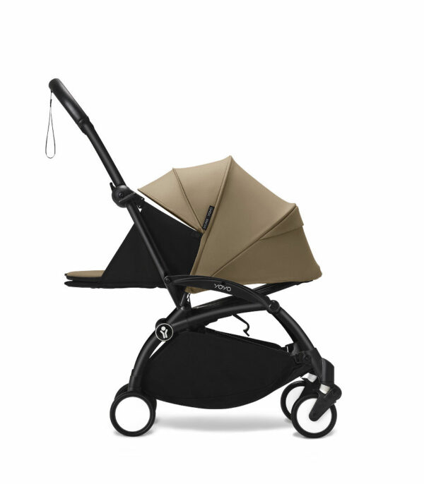 YOYO3_0PLUS_Toffee_BlackFrame_Profile_wo FootCover_ExtCanopy_0017_A11_eCom Stokke YOYO 0+ Sklopiva košara - Toffee - Image 8