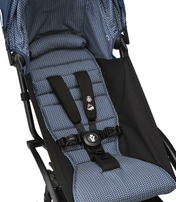 YOYO3_6PLUS_AirFrance_BlackFrame_HeadCushion detail_ReclinedPosition_3-4_0544 Stokke YOYO³ kolica od 6 mjeseci - Black/Air France Blue - Image 4