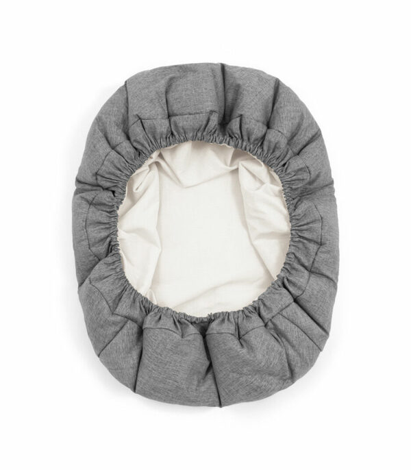 Nomi_NewbornTextileSet_Grey-Sand_221209_5568-V1_eCom Stokke Nomi Baby baza za stolicu - Newborn Set White / Grey - Image 10
